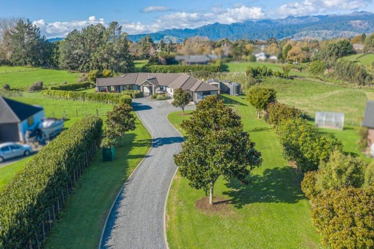 Photo of property in 9 Tullahoma Way, Ohau, Levin, 5570