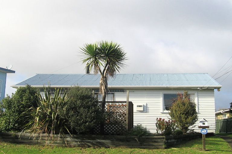 Photo of property in 52 Gray Avenue, Paraparaumu Beach, Paraparaumu, 5032