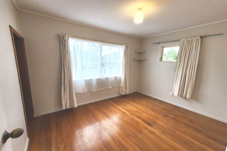 Photo of property in 39 Farquhar Road, Glendene, Auckland, 0602