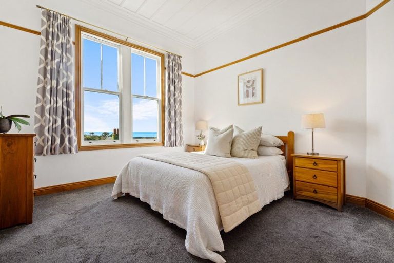 Photo of property in 18 Sealy Road, Bluff Hill, Napier, 4110