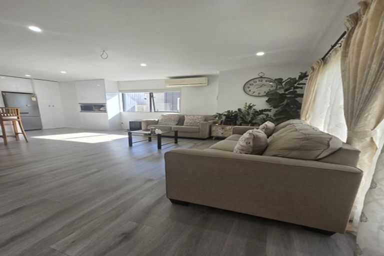 Photo of property in 45 Black Beech Crescent, Takanini, 2110