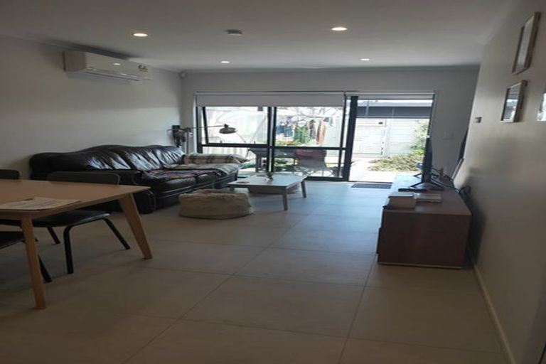 Photo of property in 3a Waituarua Drive, Takanini, 2112
