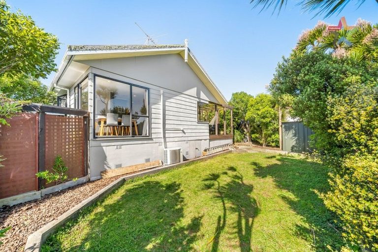 Photo of property in 21 Jasmine Grove, Maungaraki, Lower Hutt, 5010