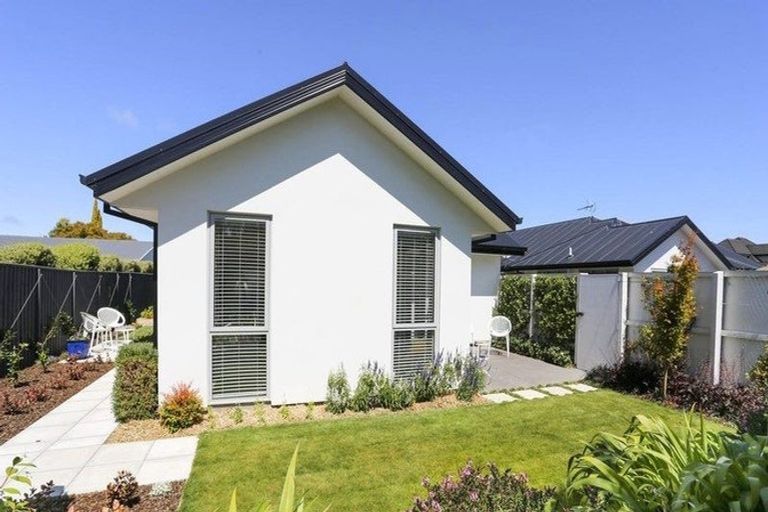 Photo of property in 2 Brackendale Place, Burnside, Christchurch, 8041