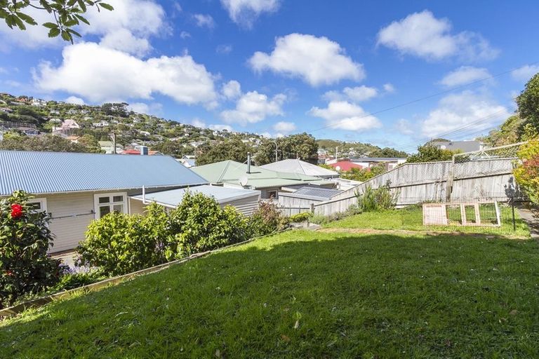 Photo of property in 98 The Parade, Island Bay, Wellington, 6023