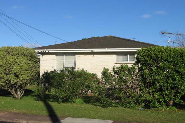 Photo of property in 1/1 Doment Crescent, Orewa, 0931