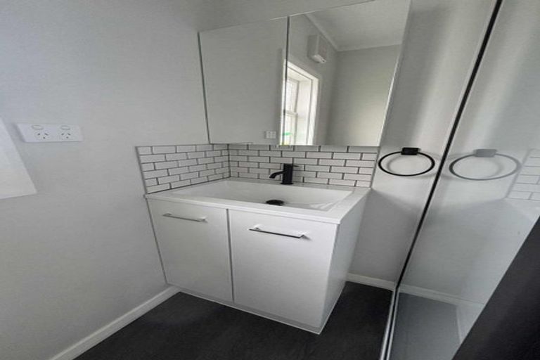 Photo of property in 88 Victoria Street, Carterton, 5713