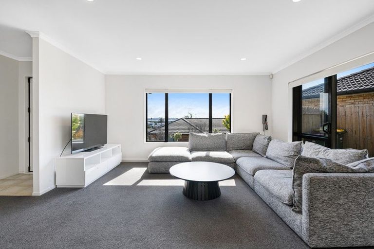 Photo of property in 15 Black Teal Close, Unsworth Heights, Auckland, 0632