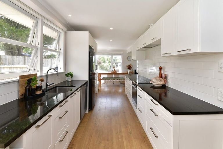 Photo of property in 22 Downer Street, Helensville, 0800