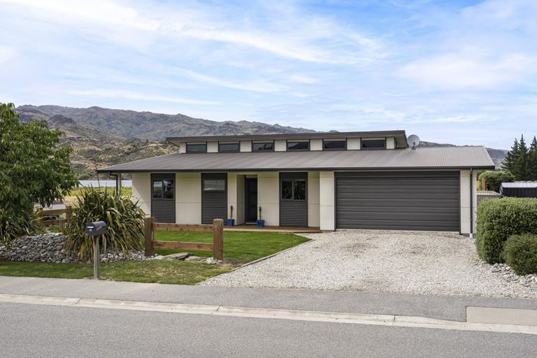 Photo of property in 48 Perriam Place, Mount Pisa, Cromwell, 9383