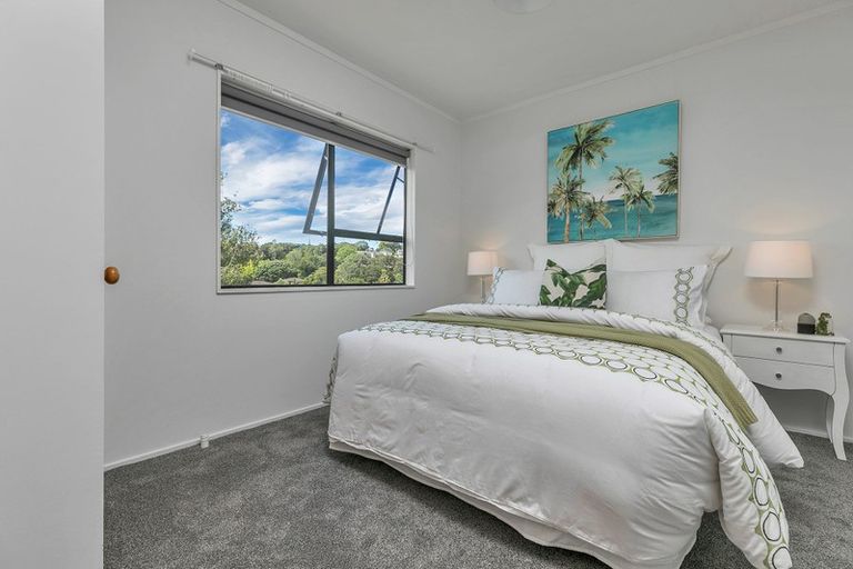 Photo of property in 2/19 Greenvalley Rise, Glenfield, Auckland, 0629