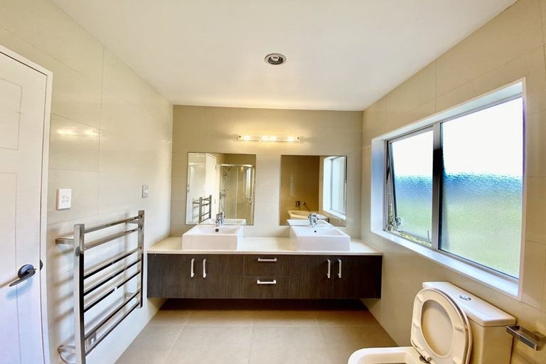 Photo of property in 65 Kerrykeel Drive, Flat Bush, Auckland, 2019