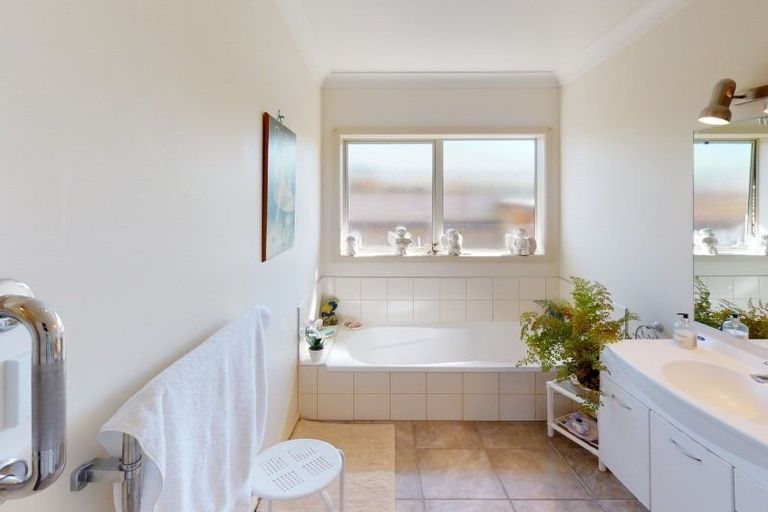 Photo of property in 20 Reeve Street, Levin, 5510