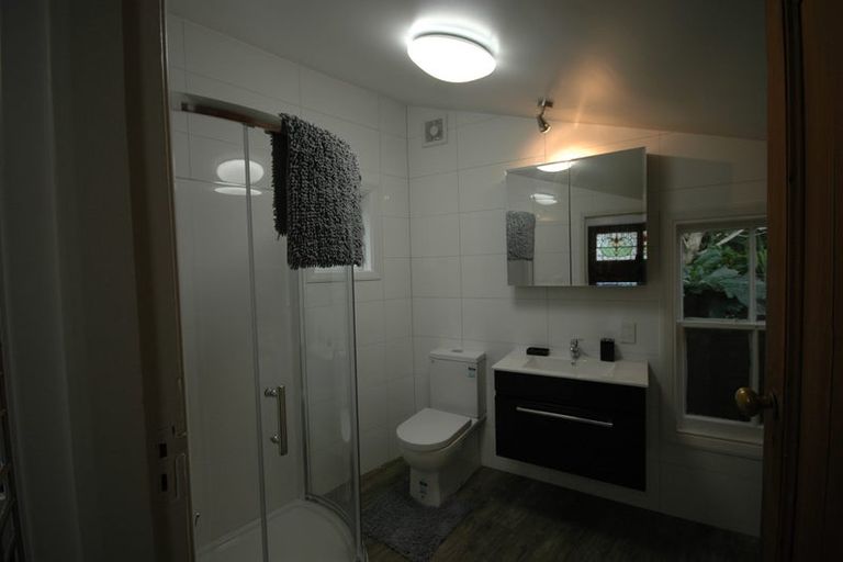 Photo of property in 66 Kelburn Parade, Kelburn, Wellington, 6012