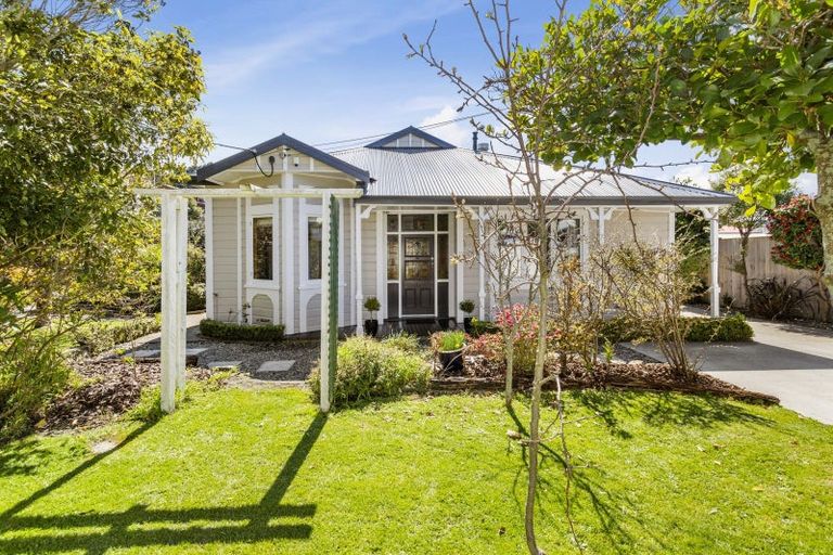 Photo of property in 32 Frankmoore Avenue, Johnsonville, Wellington, 6037