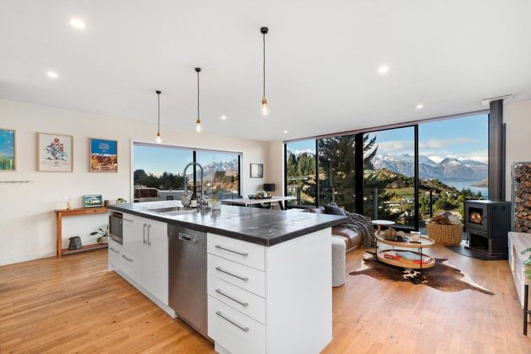 Photo of property in 45 Dart Place, Fernhill, Queenstown, 9300
