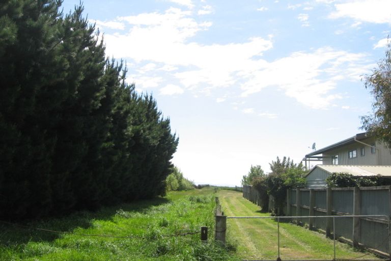 Photo of property in 16 Swindells Road, Waikuku Beach, 7473