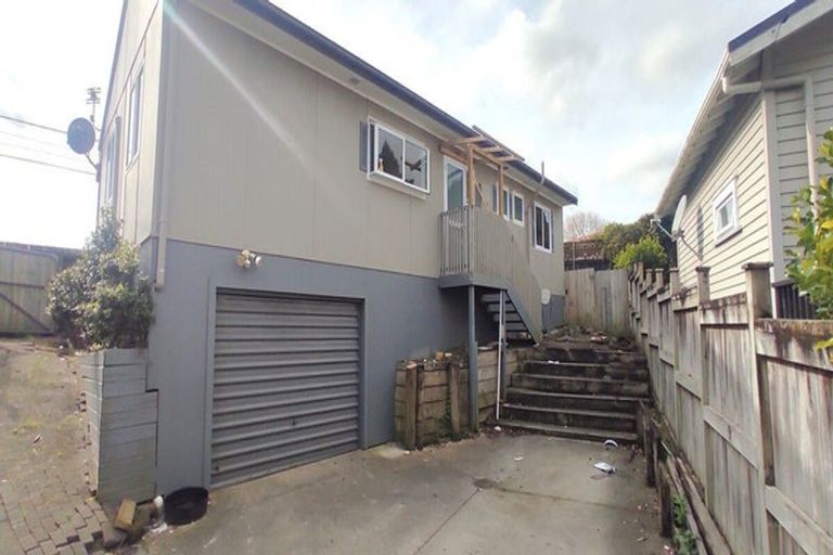 Photo of property in 2/112 View Road, Sunnyvale, Auckland, 0612
