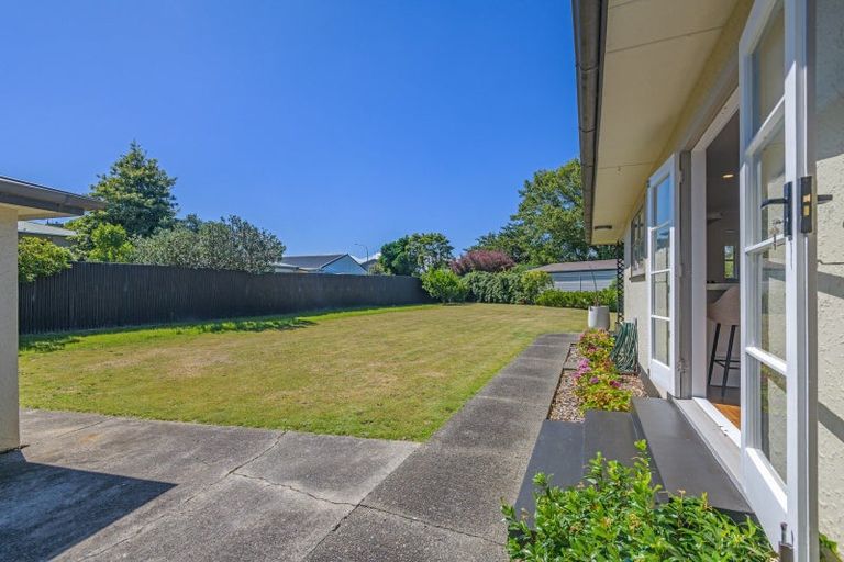 Photo of property in 11 Athlone Place, Hokowhitu, Palmerston North, 4410