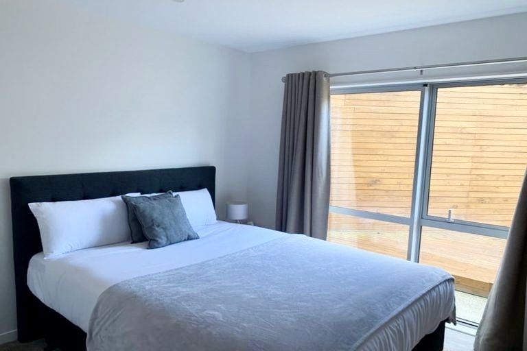 Photo of property in 50 Corricvale Way, Northcross, Auckland, 0630