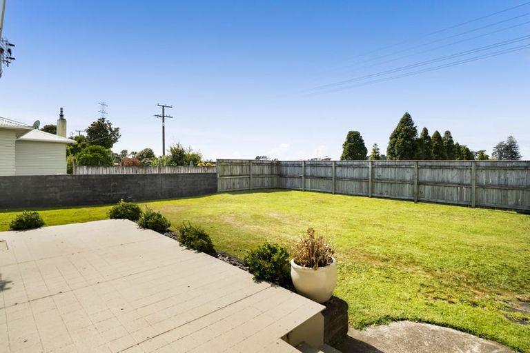 Photo of property in 382 South Road, Omata, New Plymouth, 4374