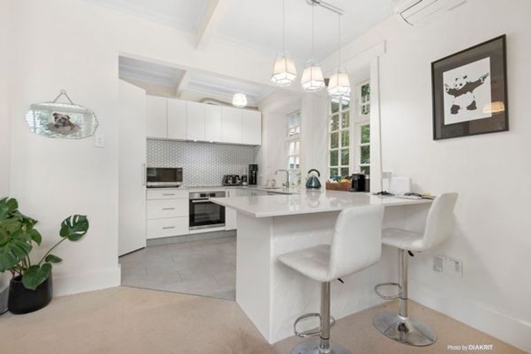 Photo of property in 145 Kelburn Parade, Kelburn, Wellington, 6012