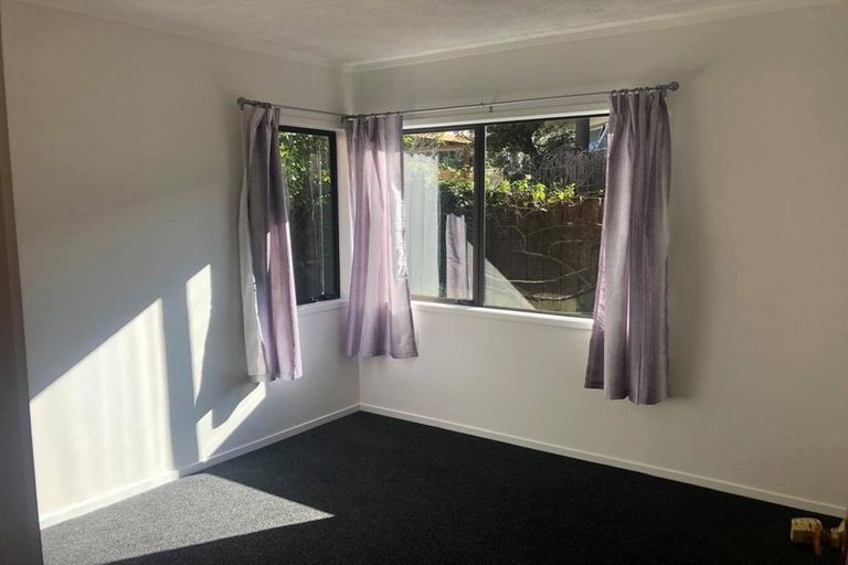 Photo of property in 1/989 Beach Road, Torbay, Auckland, 0630