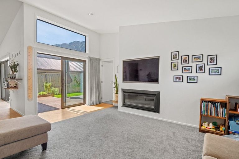 Photo of property in 17 Howden Drive, Jacks Point, 9371