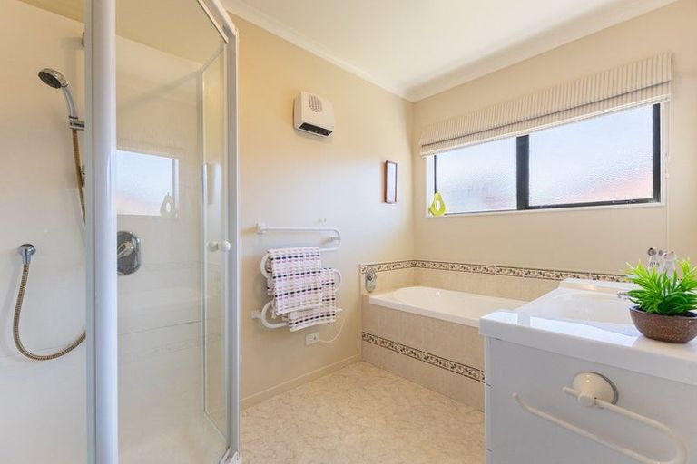 Photo of property in 80 Guildford Drive, Paraparaumu, 5032