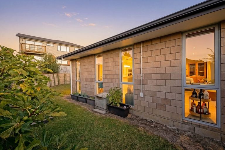 Photo of property in 79 Tiriwa Drive, Massey, Auckland, 0614