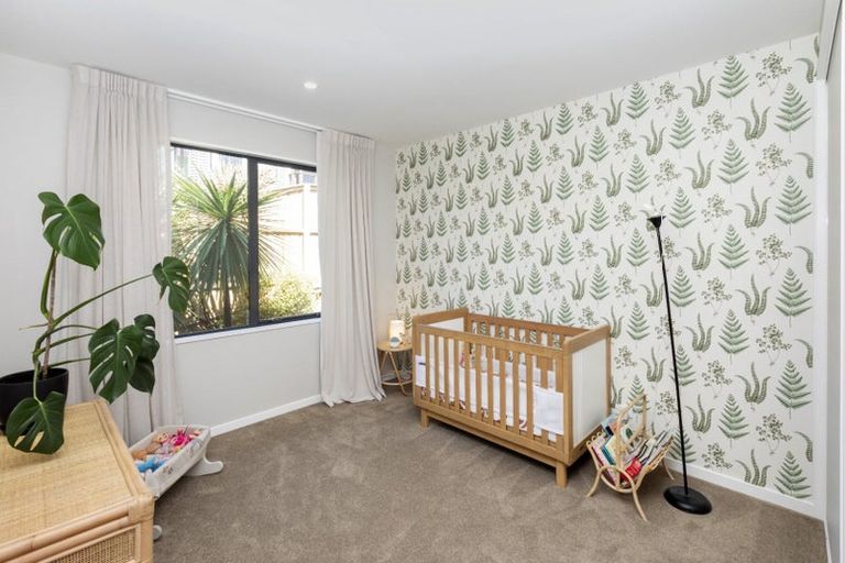 Photo of property in 63 Moncks Spur Road, Redcliffs, Christchurch, 8081