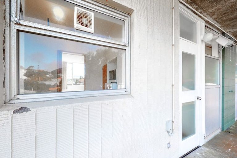 Photo of property in Beresford Apartments, 16/118 Russell Terrace, Berhampore, Wellington, 6023