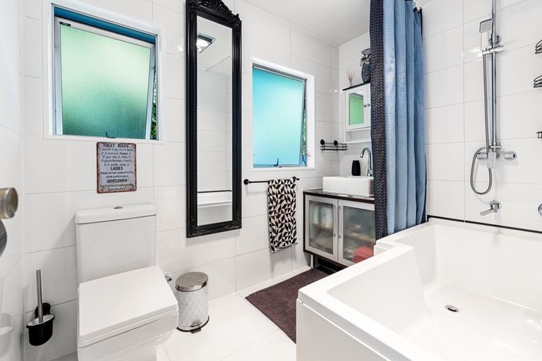 Photo of property in 2/4 Kahikatea Place, Ranui, Auckland, 0612