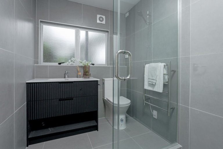 Photo of property in 1 Phillipa Place, Browns Bay, Auckland, 0630