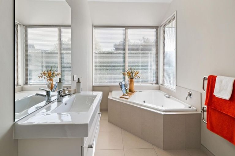 Photo of property in 28 Matheson Crescent, Albert Town, Wanaka, 9305