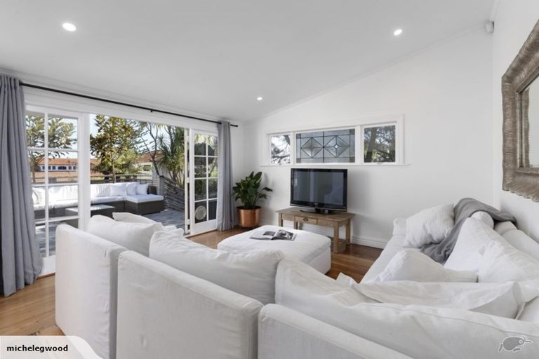 Photo of property in 1/86 Birkenhead Avenue, Birkenhead, Auckland, 0626