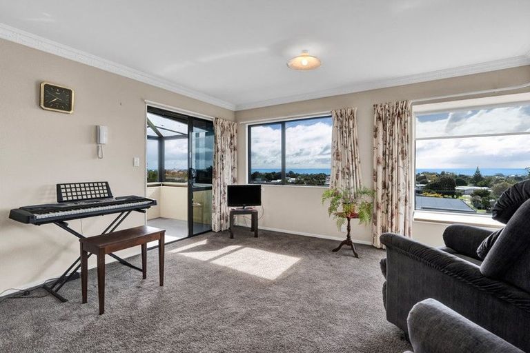 Photo of property in 20 Kellyville Heights, Merrilands, New Plymouth, 4312