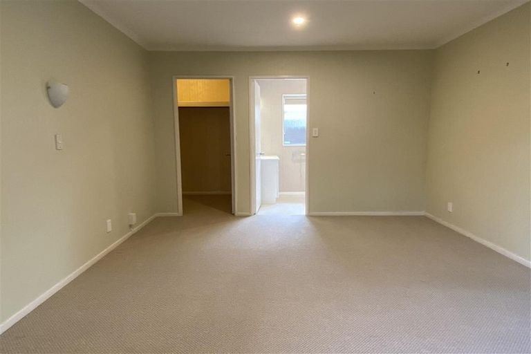 Photo of property in 2/2 Westbourne Road, Murrays Bay, Auckland, 0630