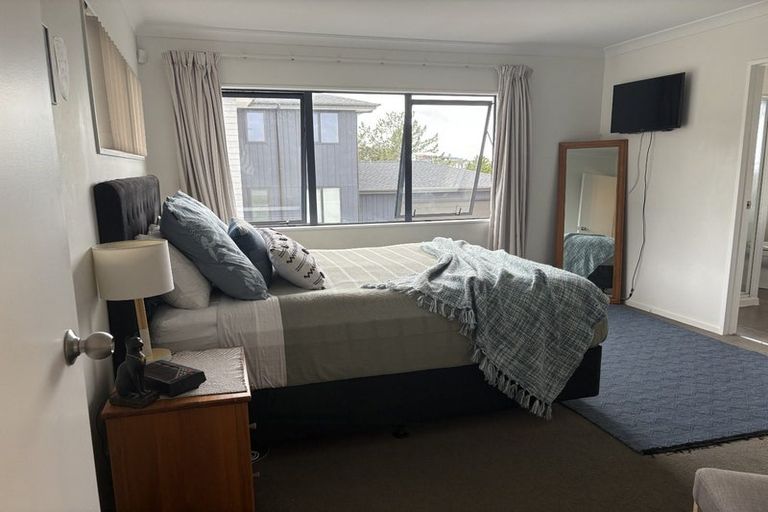 Photo of property in 65 Rising Parade, Fairview Heights, Auckland, 0632