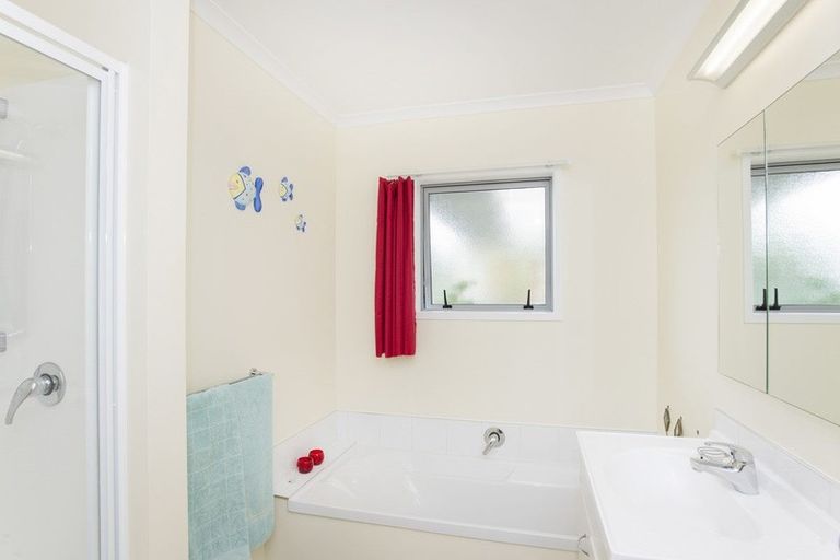 Photo of property in 8a Loisel Street, Riverdale, Gisborne, 4010