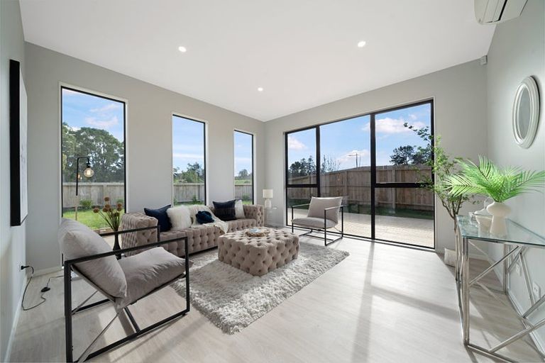 Photo of property in 41 Mcindoe Road, Kumeu, 0810