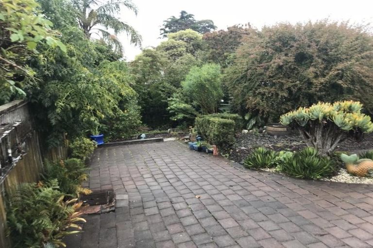 Photo of property in 3/2 Dallinghoe Crescent, Milford, Auckland, 0620