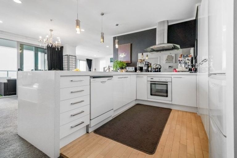 Photo of property in 12/72e Devonport Road, Tauranga, 3110