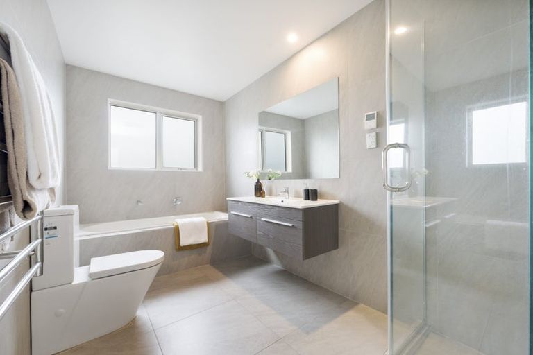 Photo of property in 25 View Road, Henderson, Auckland, 0612