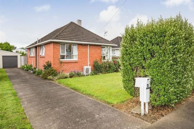 Photo of property in 27 Holland Crescent, Bulls, 4818