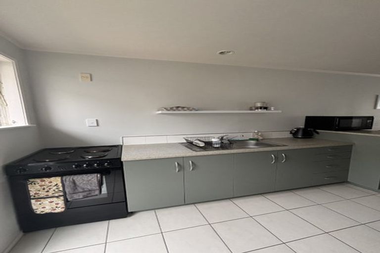 Photo of property in 1/10 Agincourt Street, Glenfield, Auckland, 0629