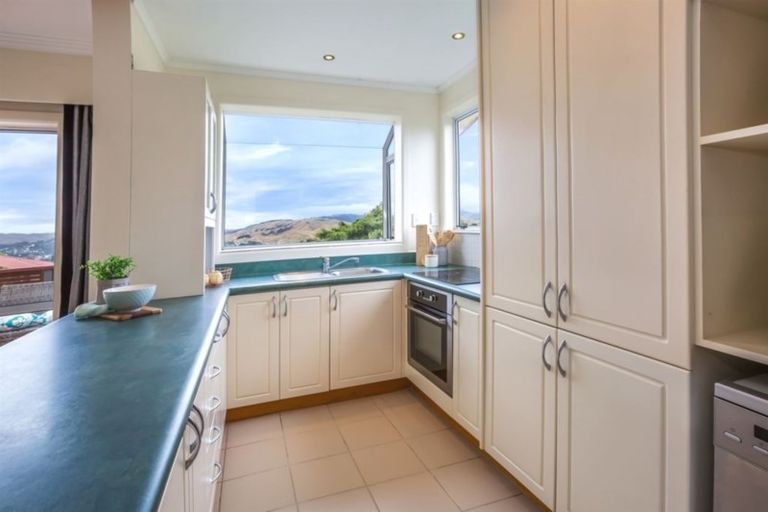 Photo of property in 2 Karoro Place, Paremata, Porirua, 5024