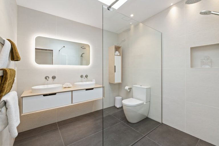 Photo of property in 14c Alfred Street, Northcote Point, Auckland, 0627