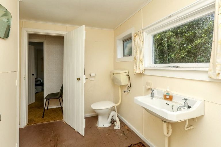 Photo of property in 33 Tarahua Road, Vogeltown, New Plymouth, 4310