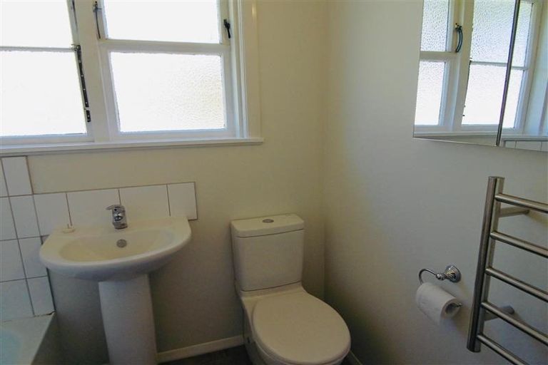 Photo of property in 68a Brooklands Road, Brooklands, New Plymouth, 4310